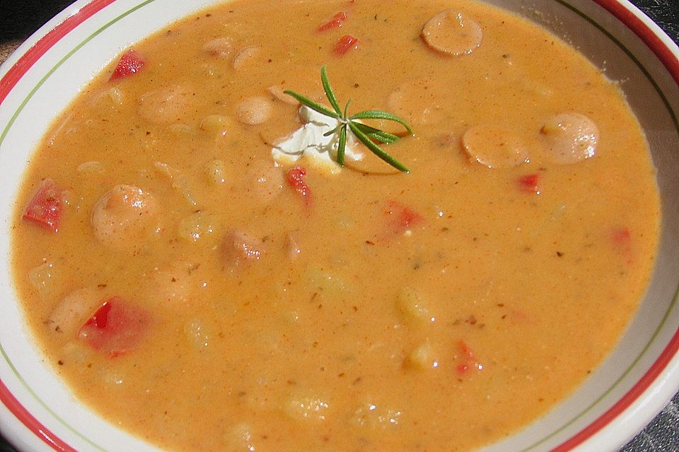 Kartoffel-Paprika-Suppe mit Crème fraîche