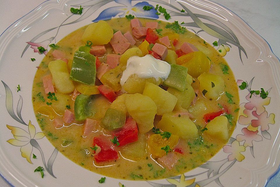 Kartoffel-Paprika-Suppe mit Crème fraîche