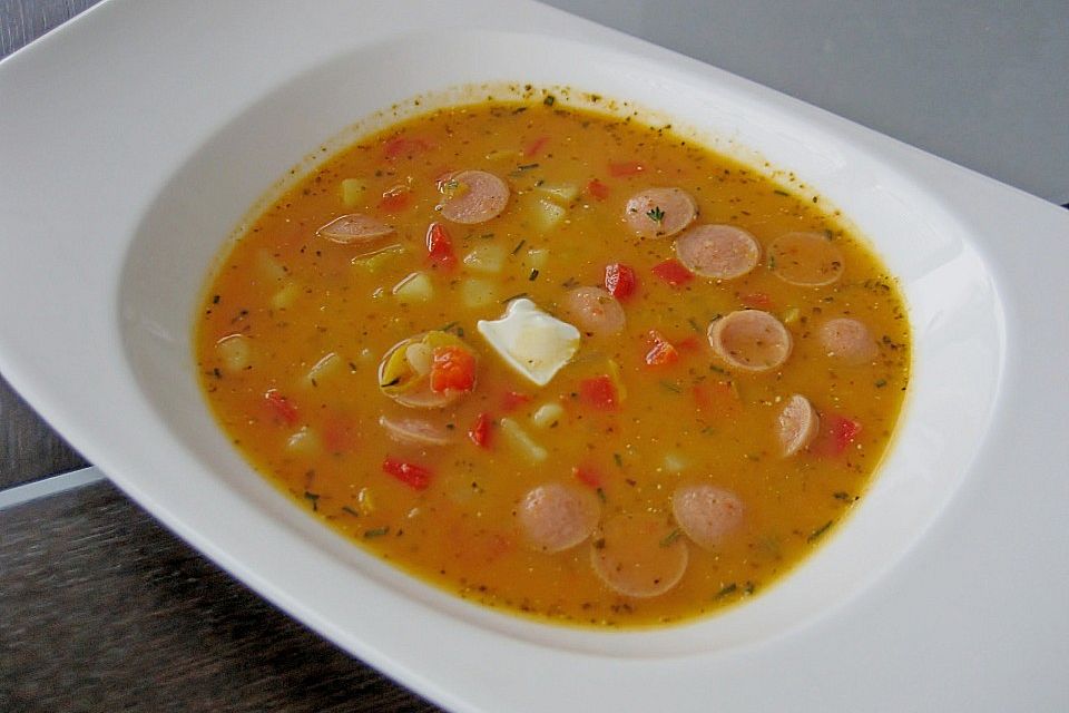 Kartoffel-Paprika-Suppe mit Crème fraîche