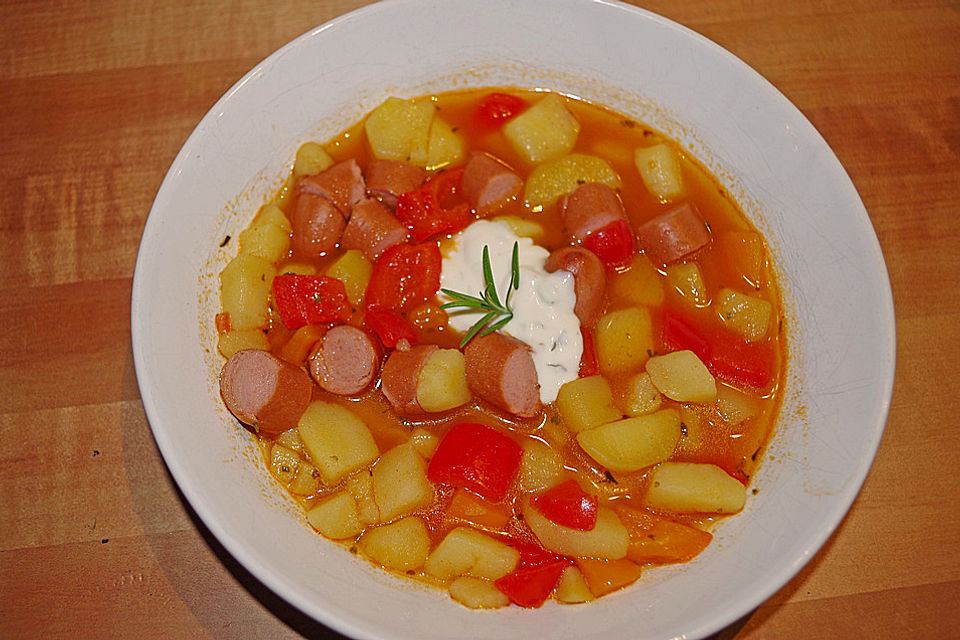 Kartoffel-Paprika-Suppe mit Crème fraîche