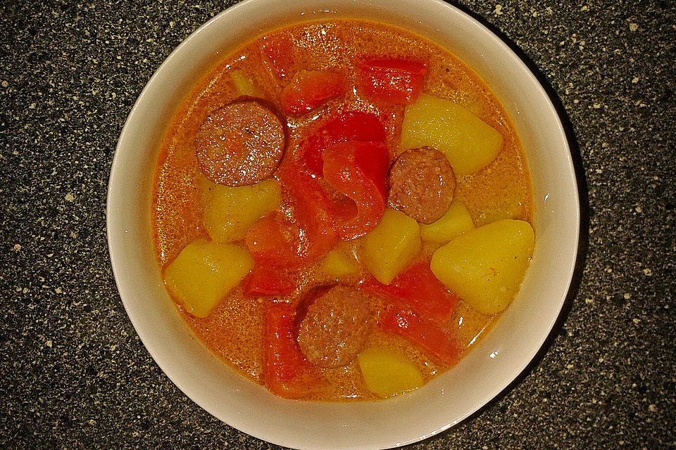 Kartoffel-Paprika-Suppe mit Crème fraîche