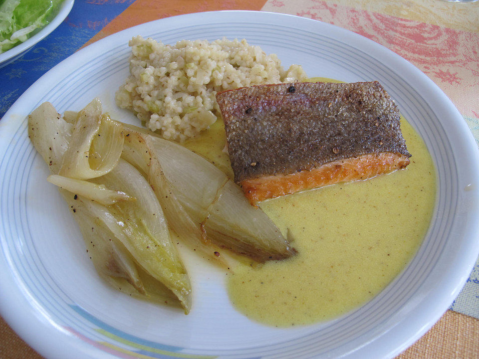 Lachsforelle mit geschmortem Chicorée und Currysauce von Monika| Chefkoch