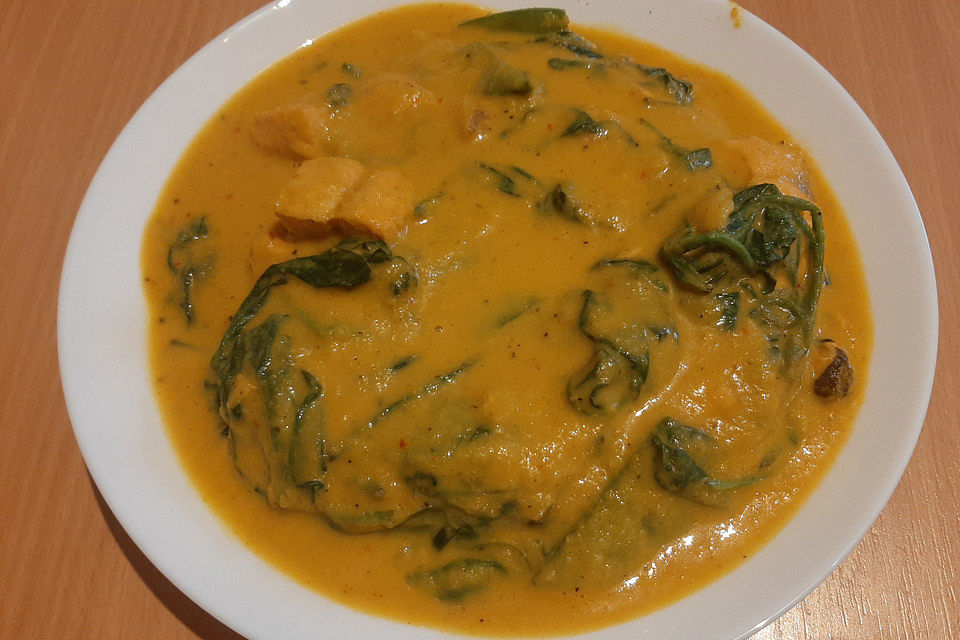 Fischcurry mit Spinat und Zuckerschoten