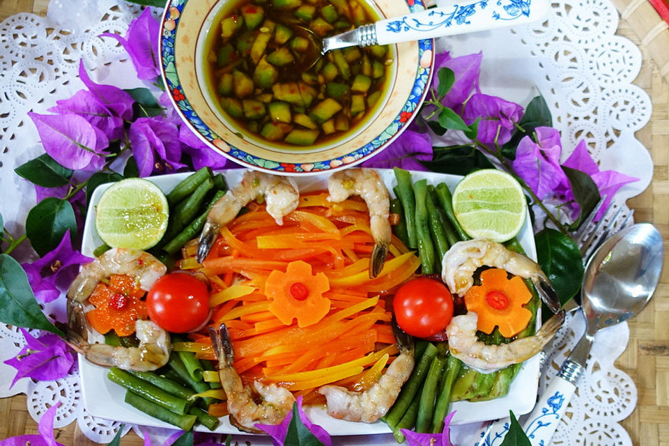 Exotischer Papaya-Salat mit Garnelen à la Sanur Beach