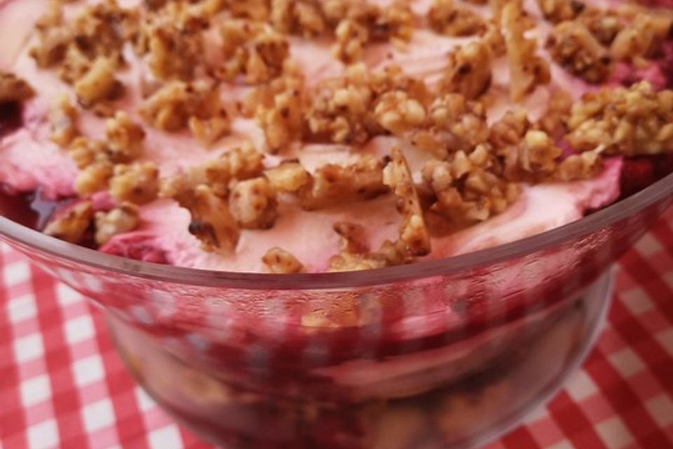 Trifle mit Osterfladen, Mascarpone und Himbeeren