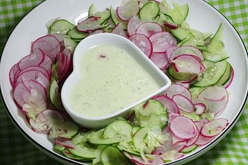 Cremige Schmand-Joghurt-Salatsoße