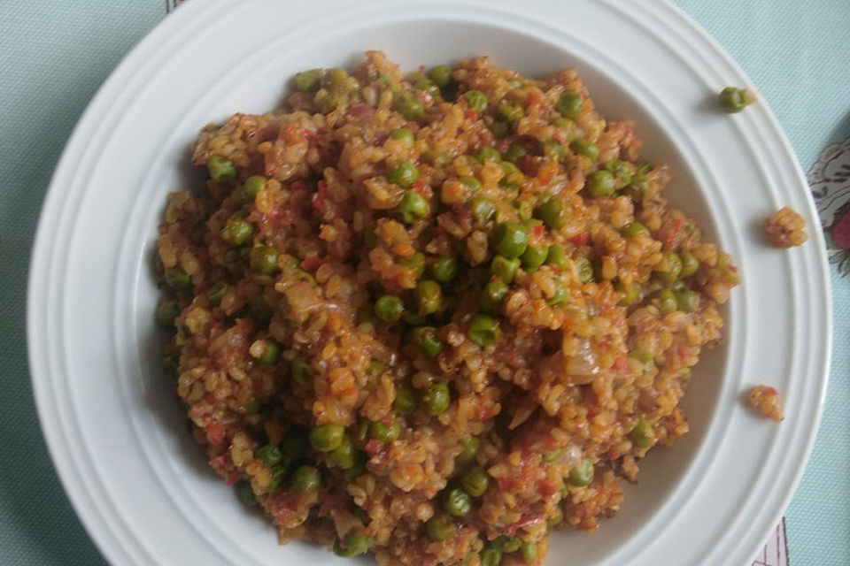 Bulgurpfanne mit Paprika und Erbsen