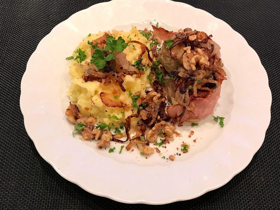 Cordon Bleu vom Schweinefilet mit Kartoffelstampf und Röstzwiebeln von ...