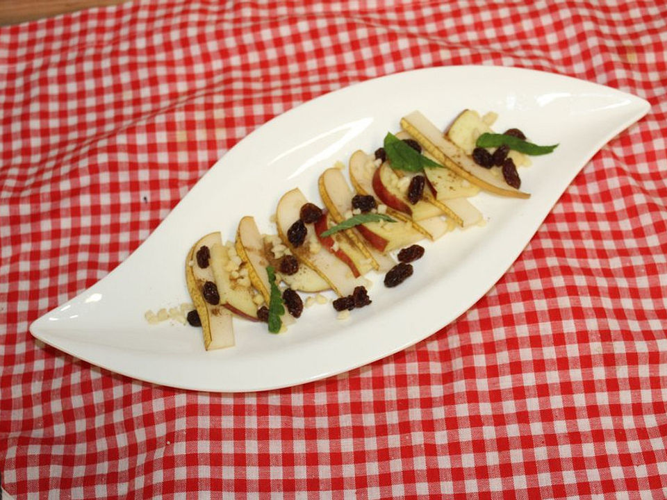 Birne-Apfel-Carpaccio mit Rosinen, Mandeln und Zitronenmelisse von ...