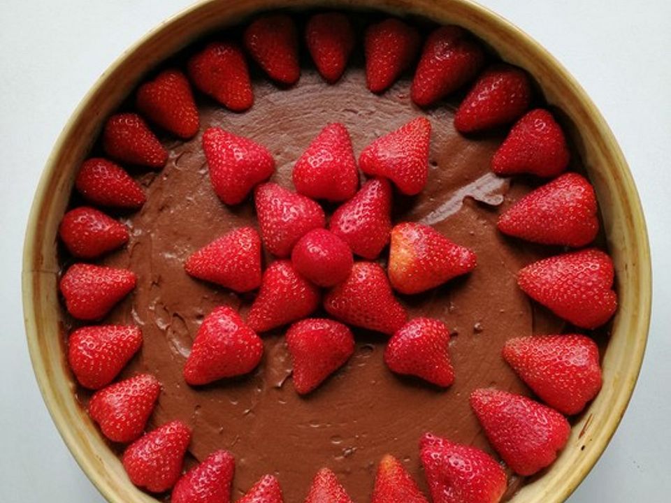 Schokoladentorte mit Erdbeeren von schlemmerschorsch| Chefkoch Schokoladentorte mit Erdbeeren von schlemmerschorsch| Chefkoch