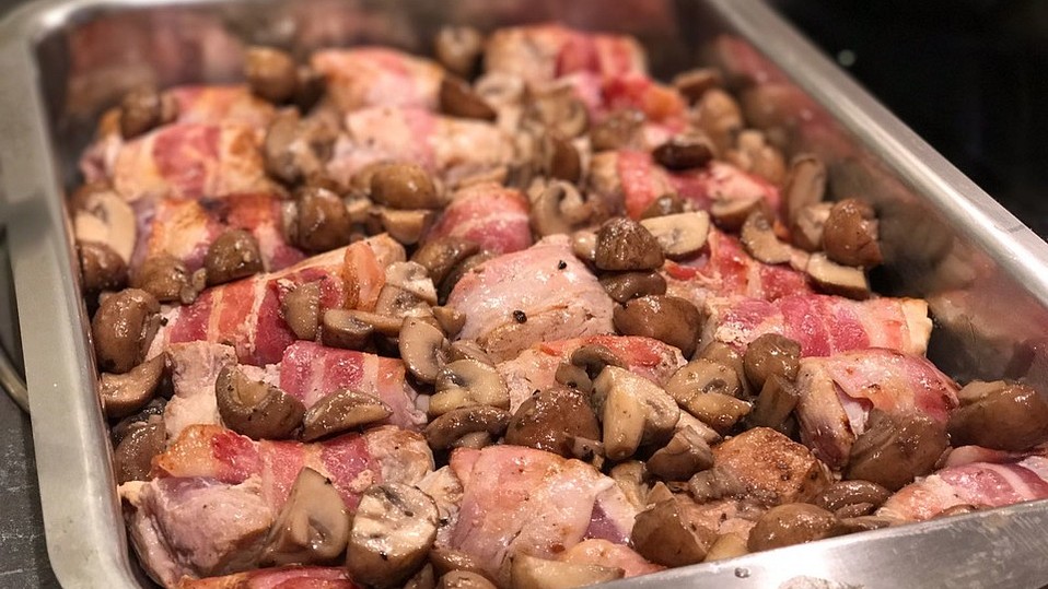 Überbackene Medaillons vom Schweinefilet im Speckmantel von Gifti