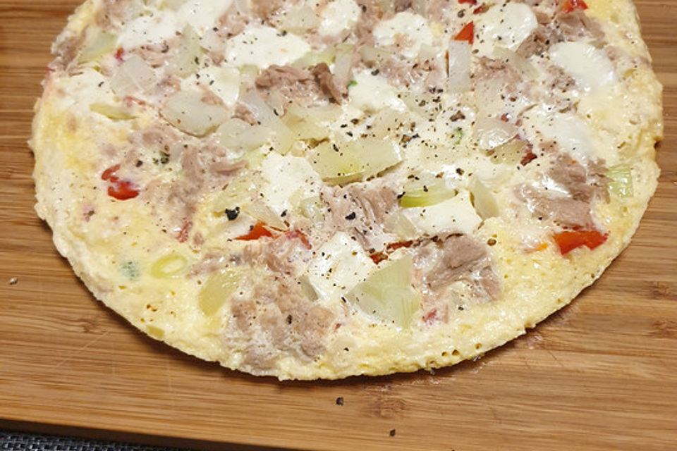 Eierpizza mit Thunfisch