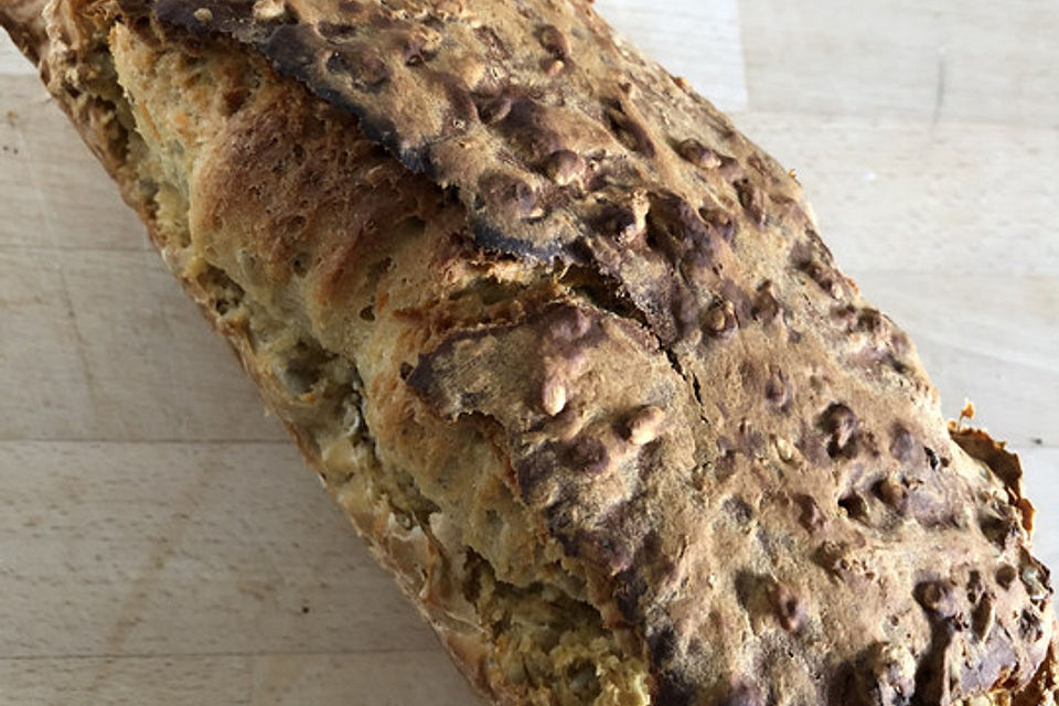 Dinkelbrot mit Samen Dinkelbrot mit Samen