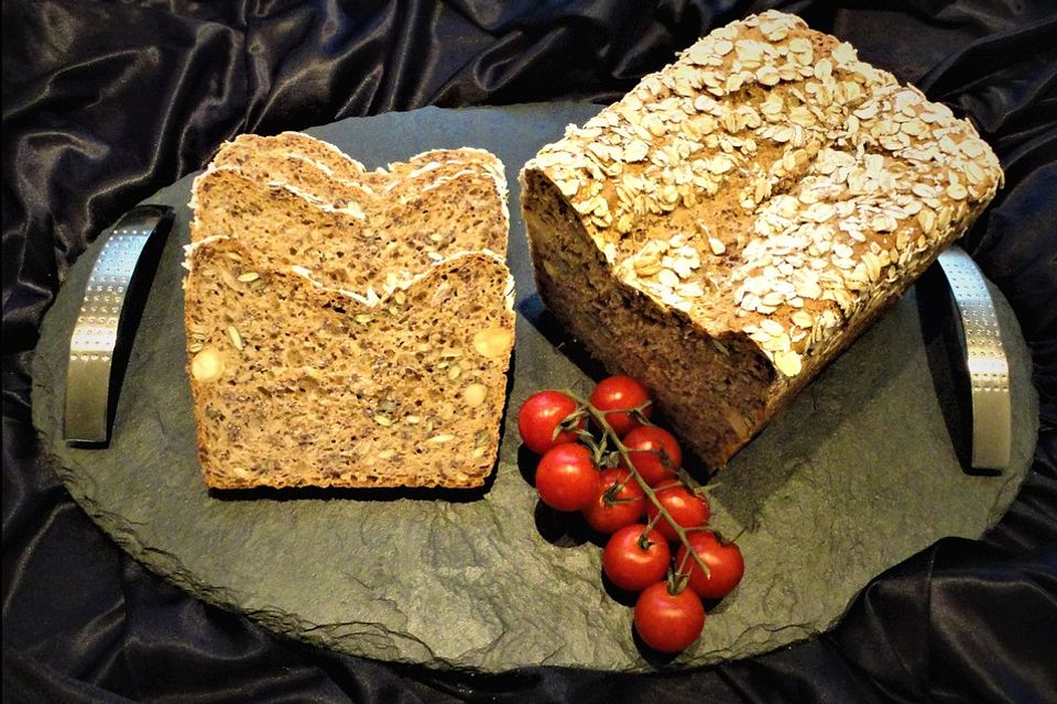 Dinkelbrot mit Samen Dinkelbrot mit Samen
