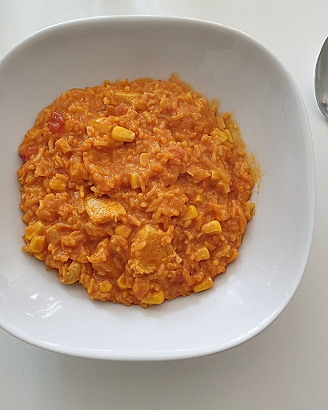 Reis-Kokoshühnchen mit Mais und Tomaten