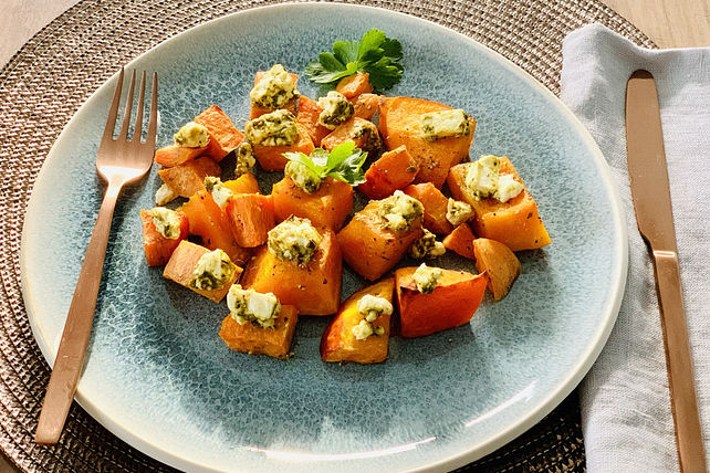 Gebratener Kürbis und Süßkartoffeln mit Pesto-Feta von Kammeradze| Chefkoch