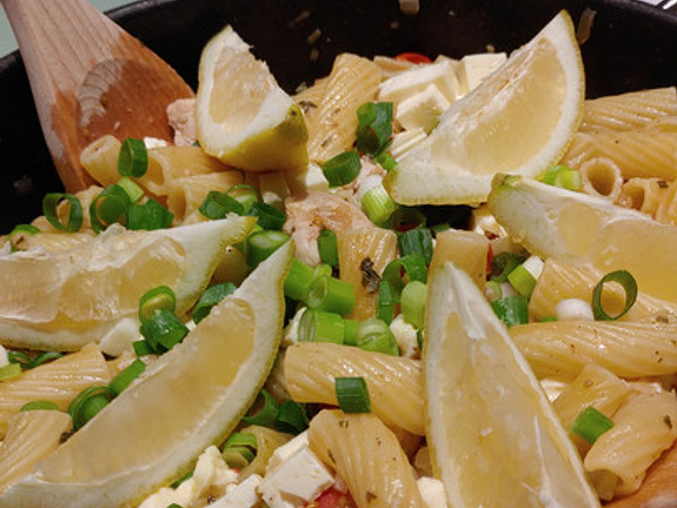Zitronige Nudelpfanne mit Hähnchenbrust und Feta von Schnecktron| Chefkoch