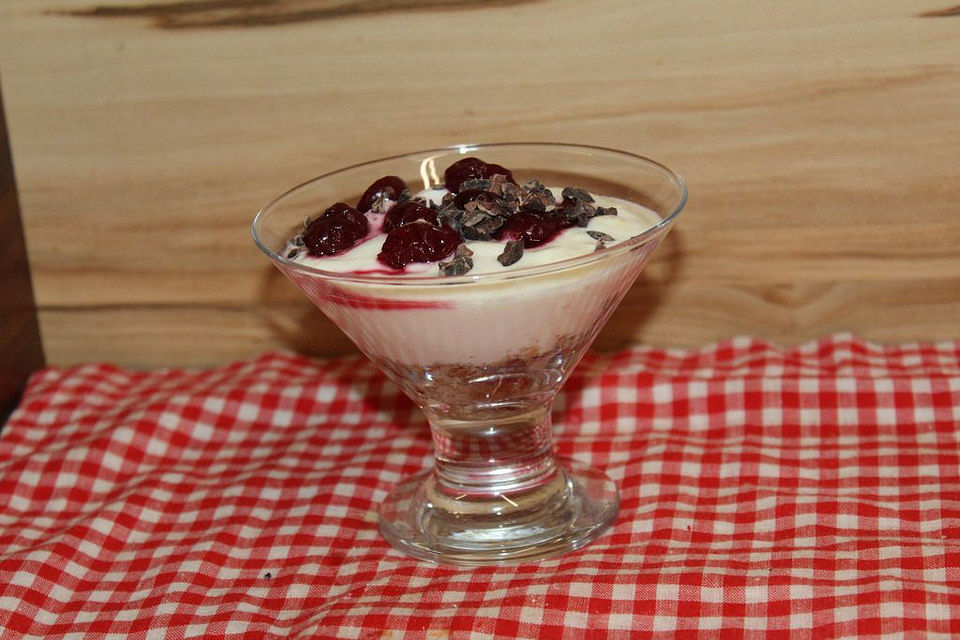 Kirsch-Schokolade-Orangenquark-Trifle