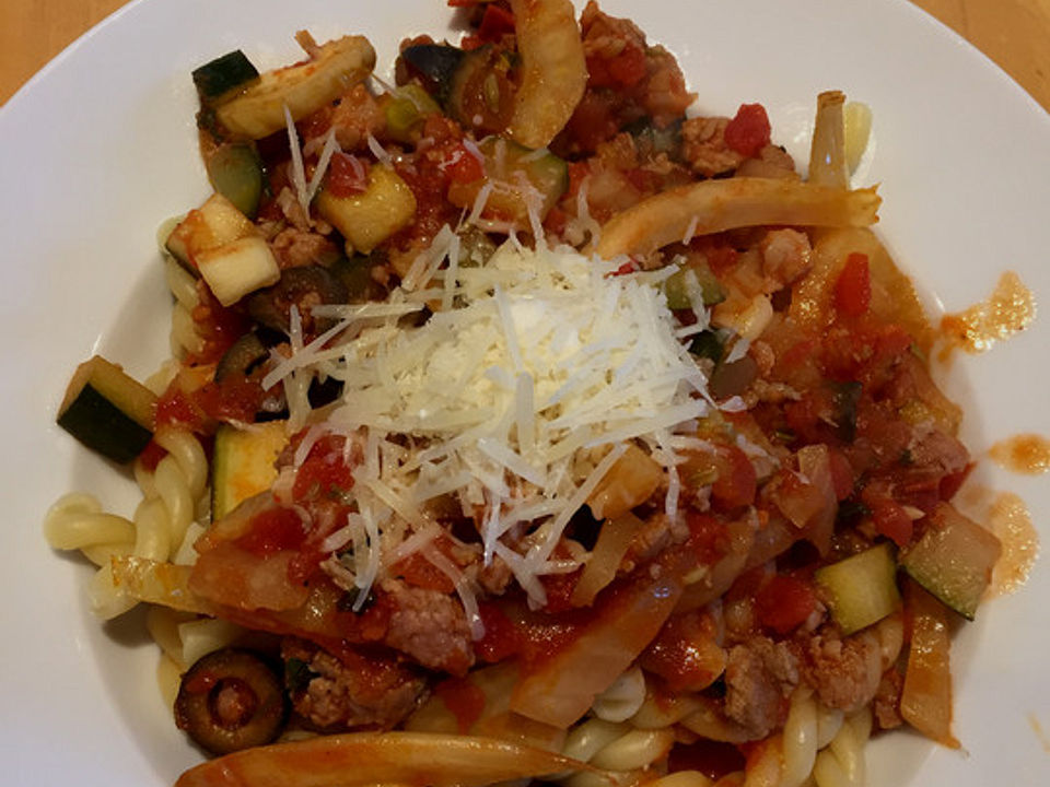 Ragout mit Salsiccia zu Pasta von TinisMama| Chefkoch