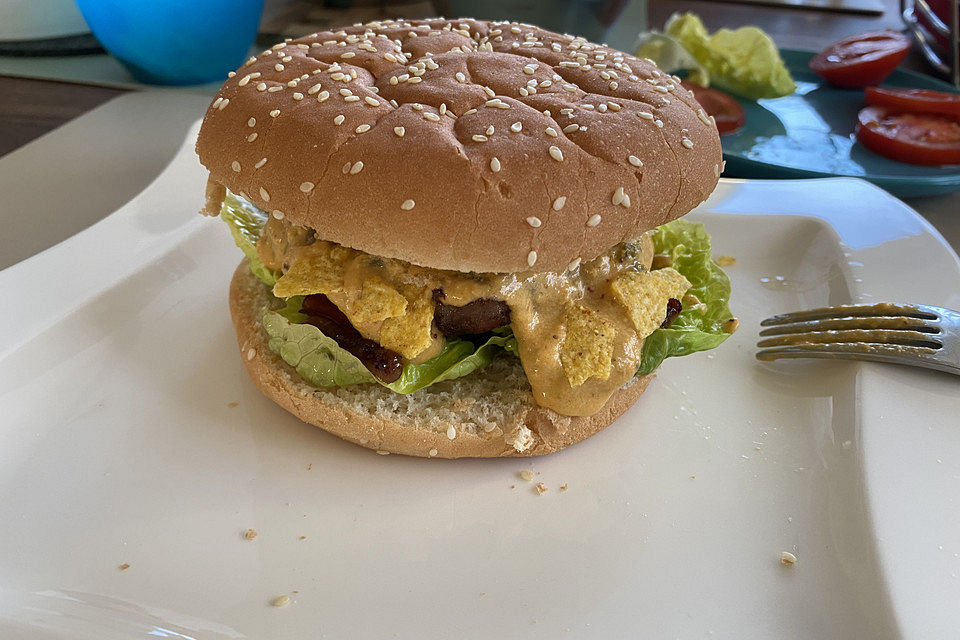 El Chapo Burger mit Cheddar Chilisauce und Whiskey-Gemüse