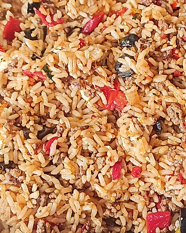 Mediterrane Reis-Hackpfanne mit gerösteter Paprika