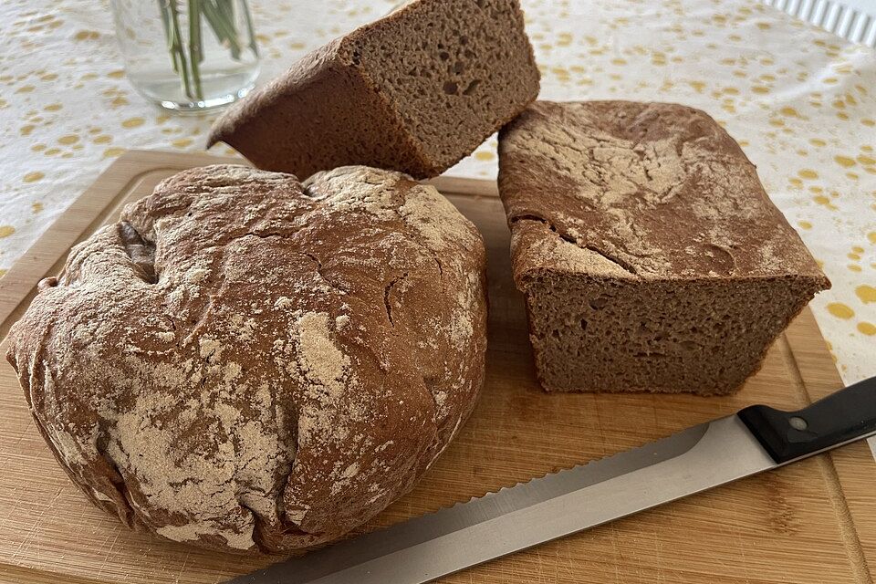 Eimmer-Weizen-Kürbiskern-Vollkorn-Sauerteigbrot aus dem Bräter