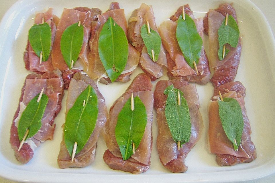 Saltimbocca vom Hirschkalb mit Lorbeer und Spargel - Tagliatelle