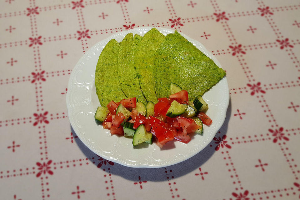 Kichererbsen-Spinat-Omelett mit frischem Salat