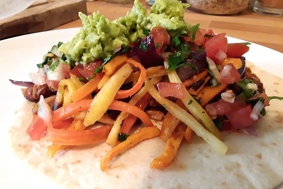 Vegane Tacos mit Jackfruit, Ofengemüse, Guacamole und Pico de Gallo