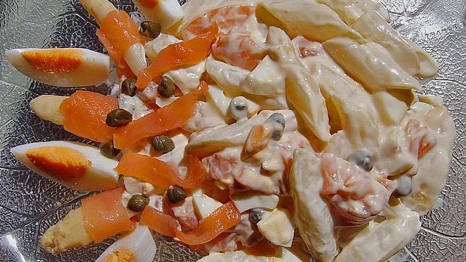 Spargelsalat mit Räucherlachs und Ei von pro-vit