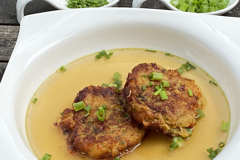 Tiroler Kaspressknödel für Suppe oder Salatbett