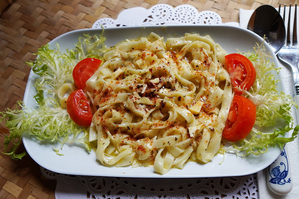 Bandnudeln auf römische Art – Fettucine alla Roma