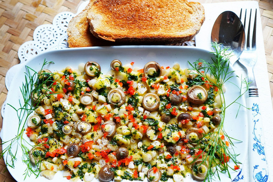 Frischer Pilzsalat – Insalata di funghi alla Piemont