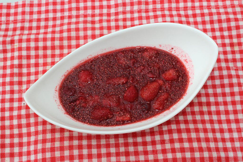 Zuckerfreie Beerenmarmelade mit Chiasamen