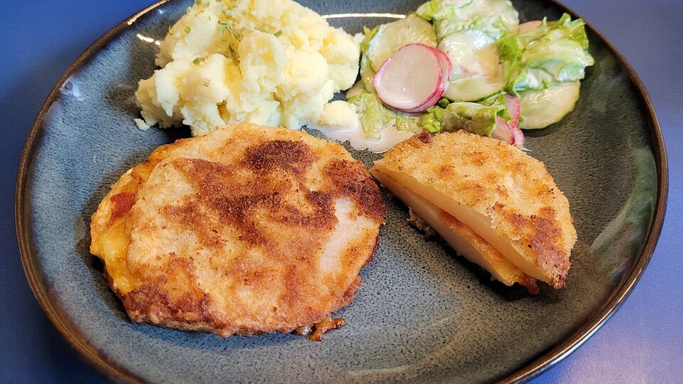 Panierte und gefüllte Kohlrabischnitzel von trekneb Panierte und gefüllte Kohlrabischnitzel von trekneb