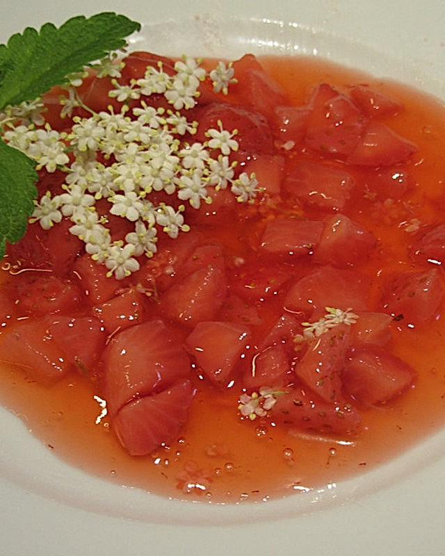 Erdbeer-Holunder-Kaltschale