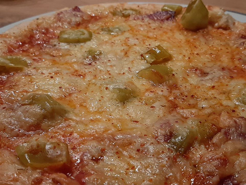 Pizza mit Salami, Paprika und Peperoni ala Setangi Beach von dieter ...