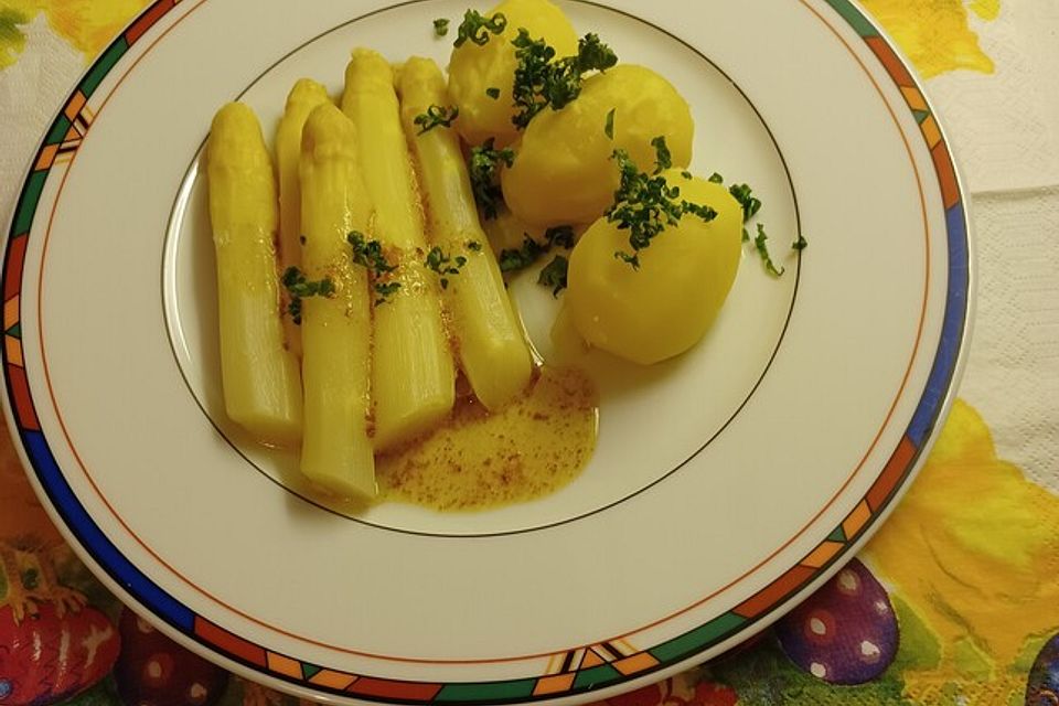 Gedämpfter Spargel und Kartöffelchen