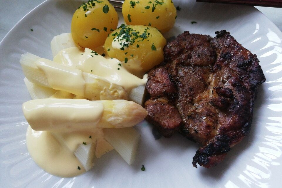 Gedämpfter Spargel und Kartöffelchen