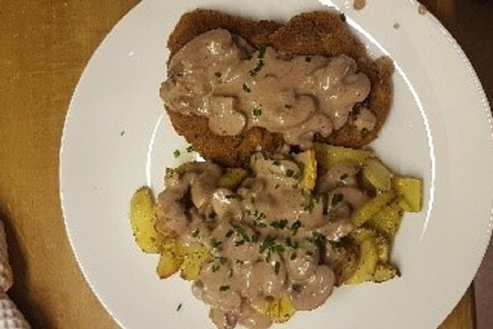 Schnitzel in Rotwein-Champignon-Sauce