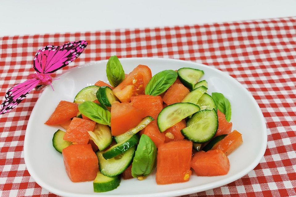 Gurken-Tomaten-Melonen-Salat