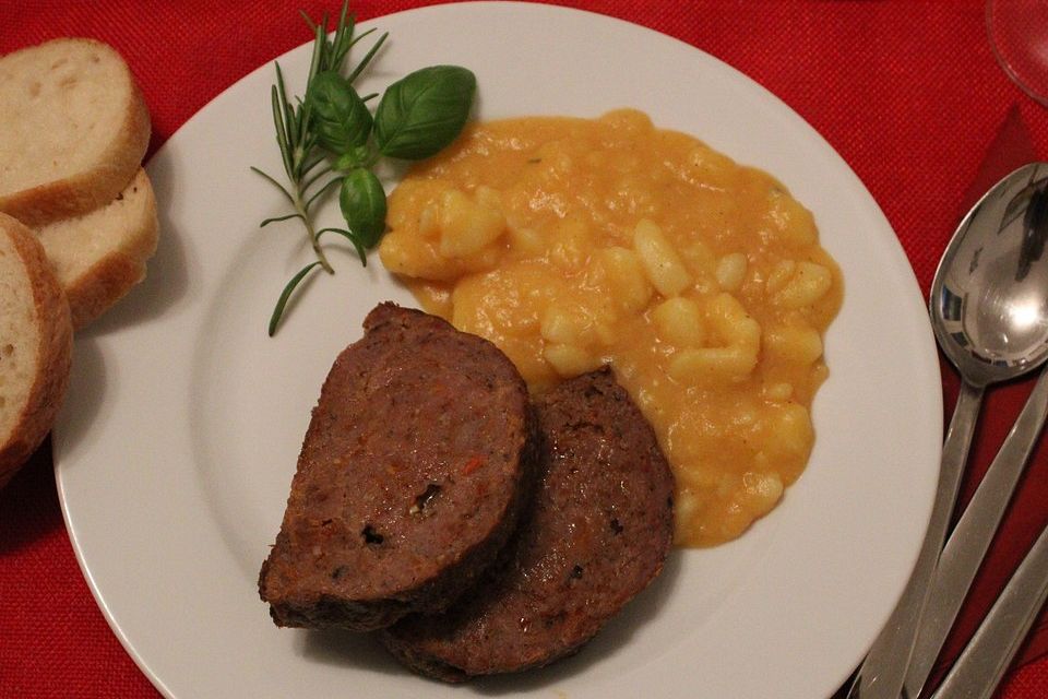 Hackbraten mit sauren Kartoffeln