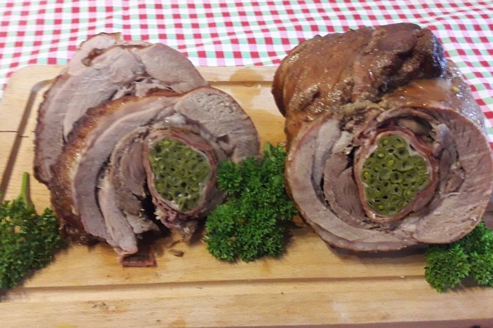 Gefüllte Putenkeule mit Schinkenspeck und Bohnen