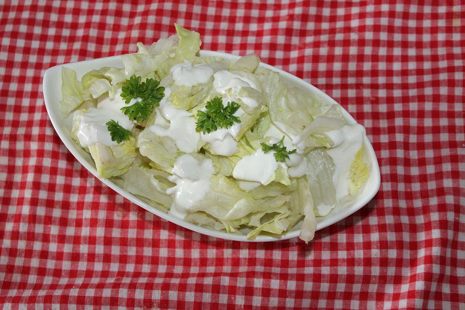 Kopfsalat mit erfrischender Joghurtsauce