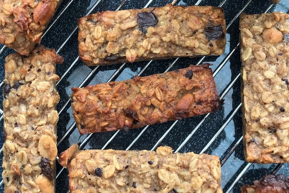 Peanut Banana Breakfast Bars - Erdnuss-Bananen-Müsliriegel