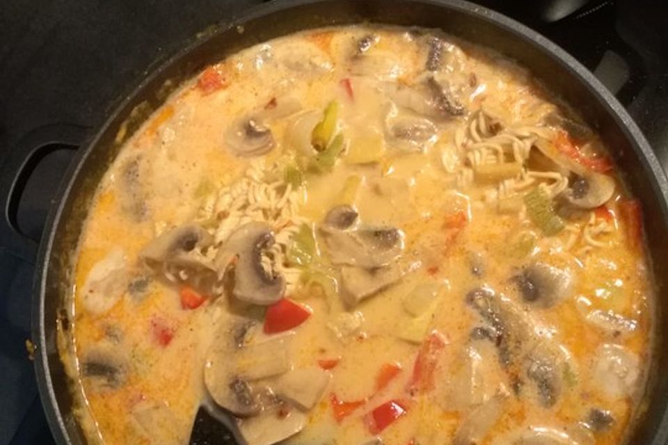 Pikante vegane Thai-Suppe