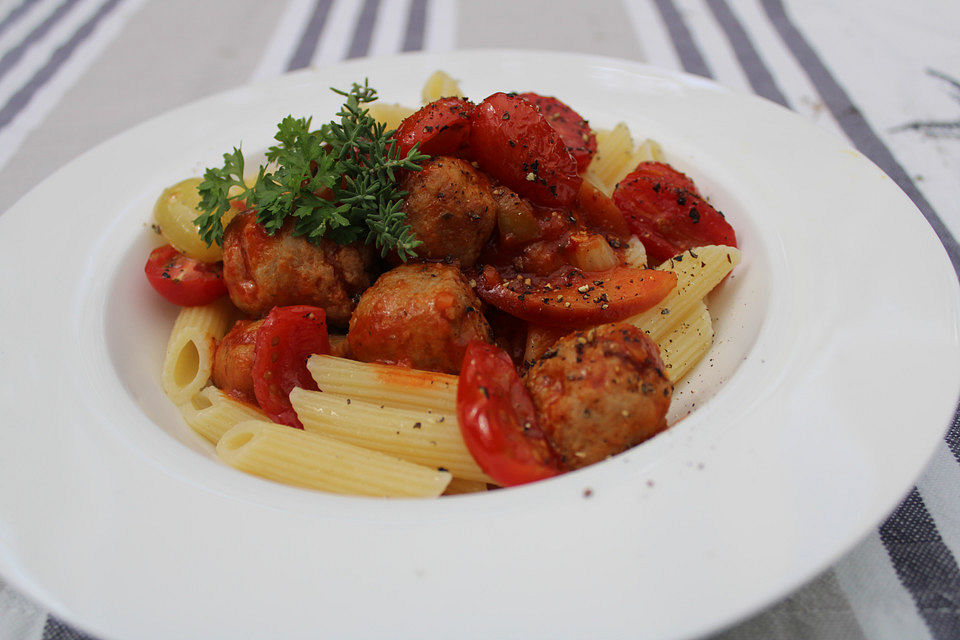 Fruchtig-scharfe Pasta mit Salsiccia