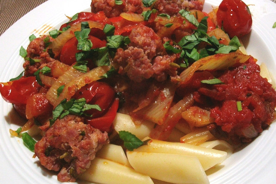 Fruchtig-scharfe Pasta mit Salsiccia