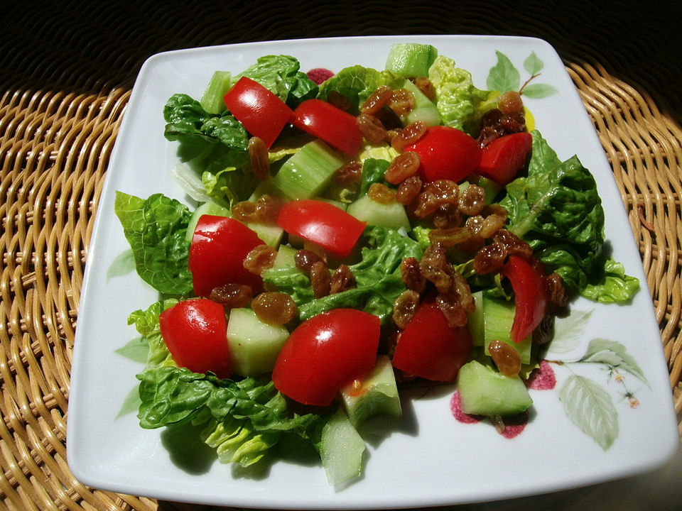 Grüner Salat mit Tomaten, Gurken und Sultaninen von 44866 | Chefkoch