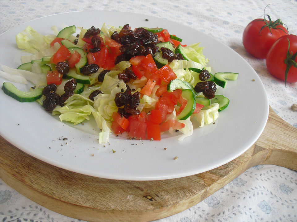 Grüner Salat mit Tomaten, Gurken und Sultaninen von 44866| Chefkoch